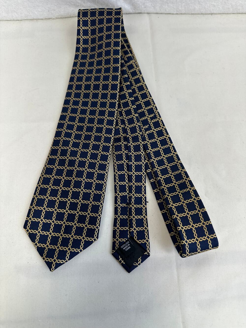 Jos. A Bank Traveler 100% Stain Resistant Silk Tie Navy Blue with Gold Chain